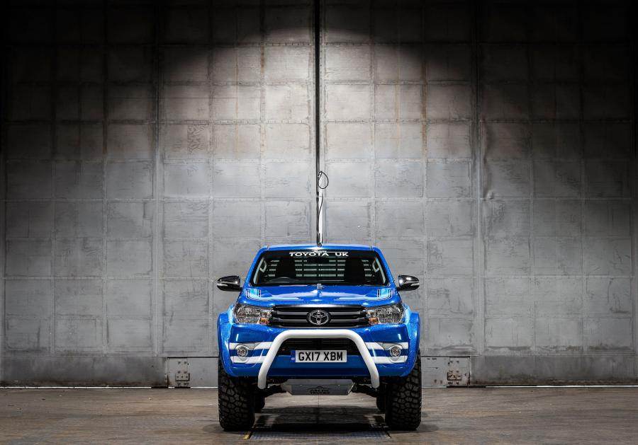  Toyota Hilux Xtra Cab Bruiser by Arctic Trucks 2017 года  (фото 17 из 21)
